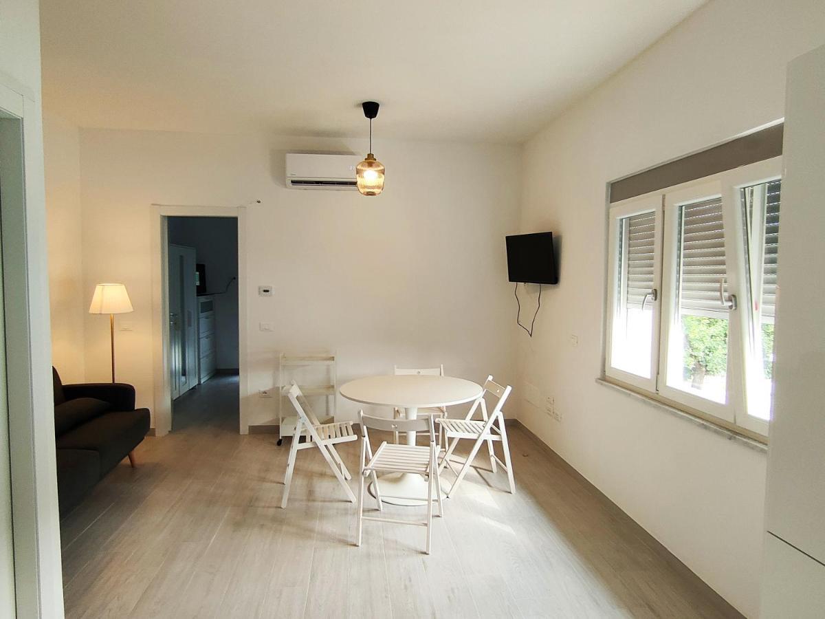 マリーナ・ディ・マッサ Cytrus Apartamentヴィラ エクステリア 写真